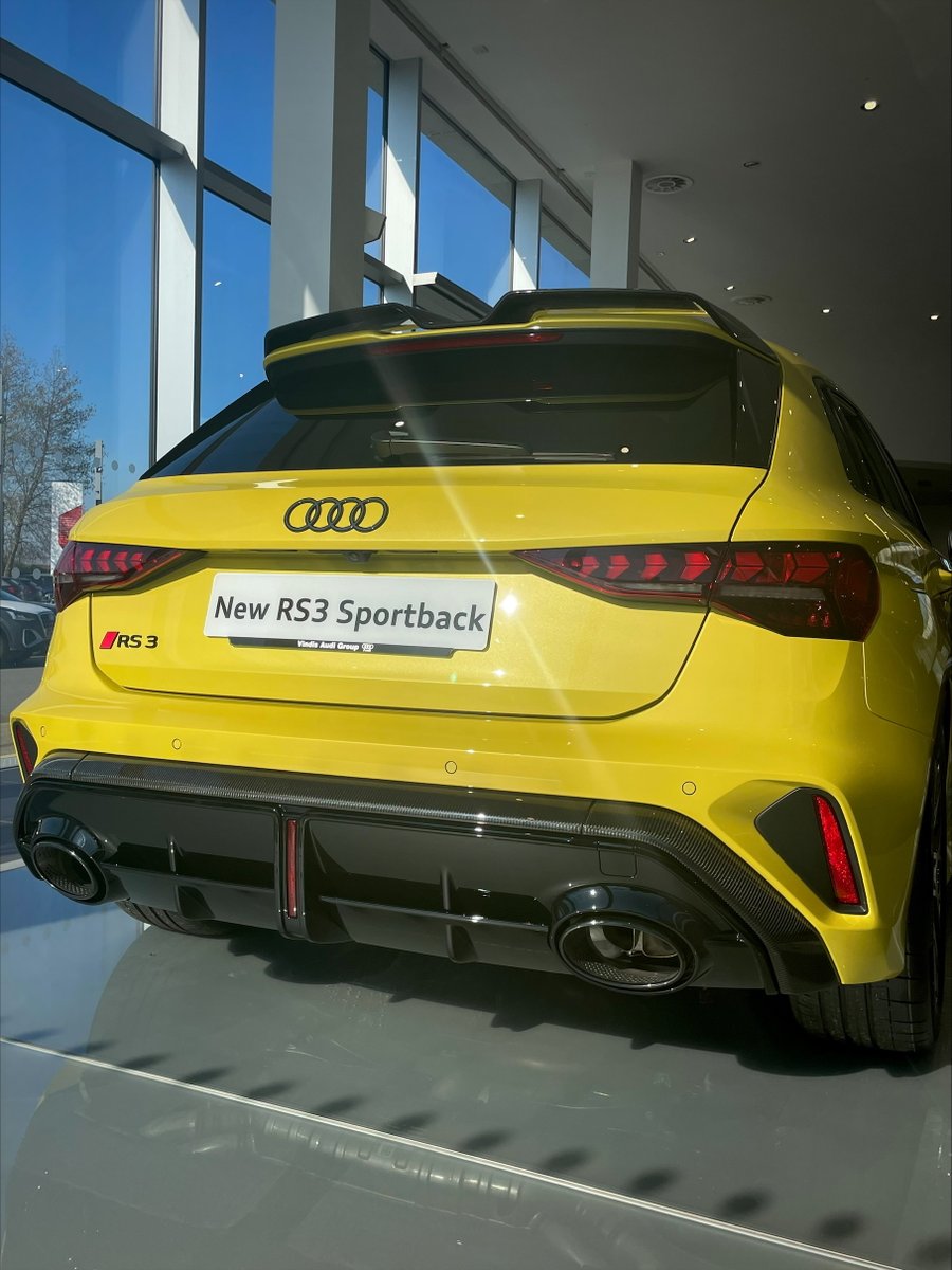 The sun is shining at Vindis #Audi #Huntingdon! ☀️

Why not head over to our showroom and see this stunning #AudiRS3 Sportback in Vegas Yellow? It'll be worth the journey...

#Audi #AudiUK <a href="/AudiUK/">Audi UK</a>