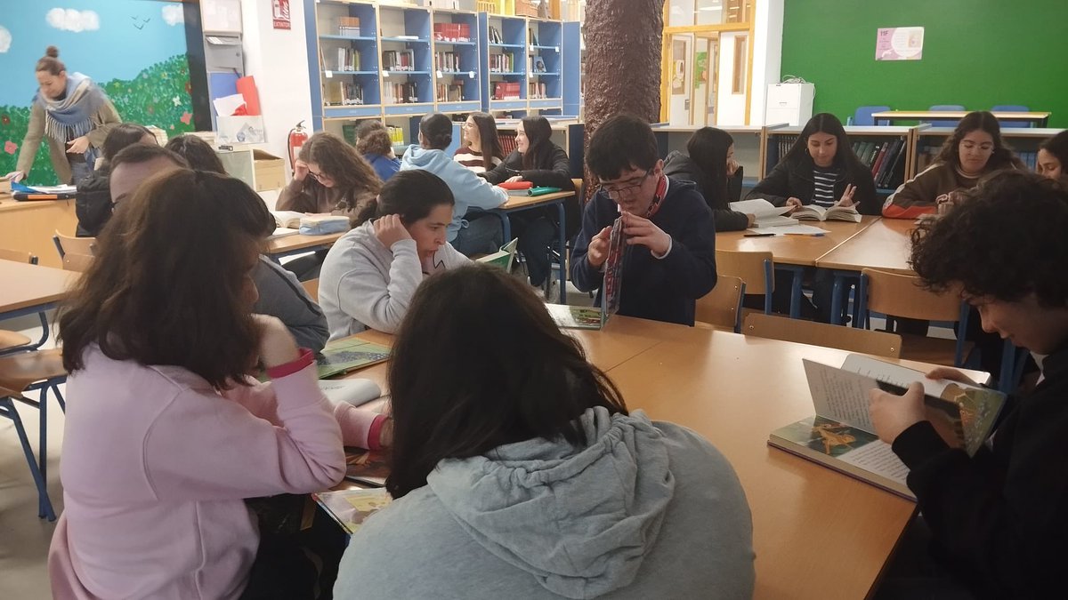 IESElenaGarcíaArmada tweet media