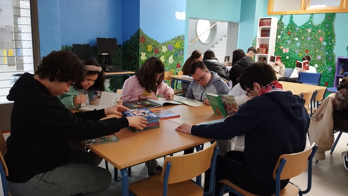IESElenaGarcíaArmada tweet media