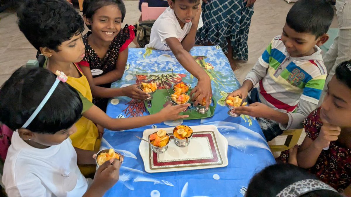 WithoutBorderSL's tweet photo. #FruitSalad #HealthyEating #WBSL #IdeaLab #LifeSkills #CreativeLearning https://t.co/EVDAtVDzv4