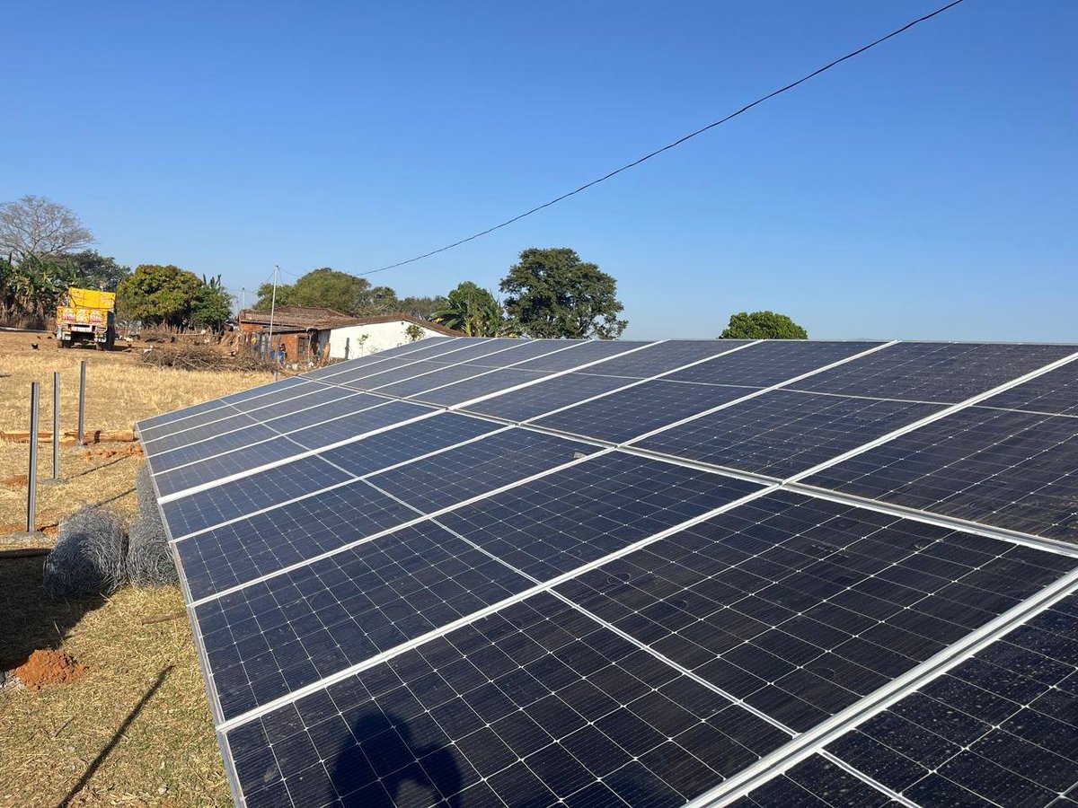 DCGumla's tweet image. जिला अंतर्गत घाघरा प्रखंड स्थित आदर पंचायत के PVTG टोला पोढ़ापाठ में सोलर पैनल का अधिष्ठापन करते हुए 21 घरों को 10kw बिजली से सफलता पूर्वक अच्छादित किया गया।