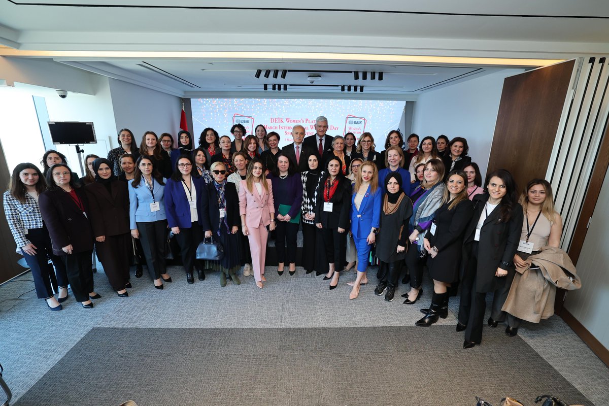 “Sınırları Aşan Kadınlar: Diplomasi ve İş Dünyasında Liderlik Deneyimleri” panelini, 8 Mart Dünya Kadınlar Günü kapsamında, Başkanımız <a href="/NailOlpak/">Nail Olpak</a>, <a href="/deikiletisim/">Dış Ekonomik İlişkiler Kurulu - DEİK</a> Kadın Platformu Başkanımız Ebru Özdemir, <a href="/TC_Disisleri/">T.C. Dışişleri Bakanlığı</a> Büyükelçimiz <a href="/aylinsekizkk/">aylin sekizkök</a>, <a href="/EmbEspTurquia/">España en Turquía</a> Büyükelçisi Cristiana