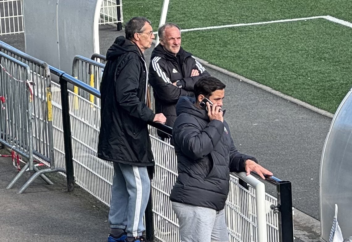 pascal goumy (@pascalgoumy) on Twitter photo De passage à Brive, l’ouvreur du <a href="/RCTofficiel/">RCT – Rugby Club Toulonnais</a> Enzo Hervé est venu assister ce mercredi matin à l’entraînement de ses anciens coéquipiers du <a href="/CABCLRUGBY/">CA Brive Rugby</a> De passage à Brive, l’ouvreur du <a href="/RCTofficiel/">RCT – Rugby Club Toulonnais</a> Enzo Hervé est venu assister ce mercredi matin à l’entraînement de ses anciens coéquipiers du <a href="/CABCLRUGBY/">CA Brive Rugby</a>