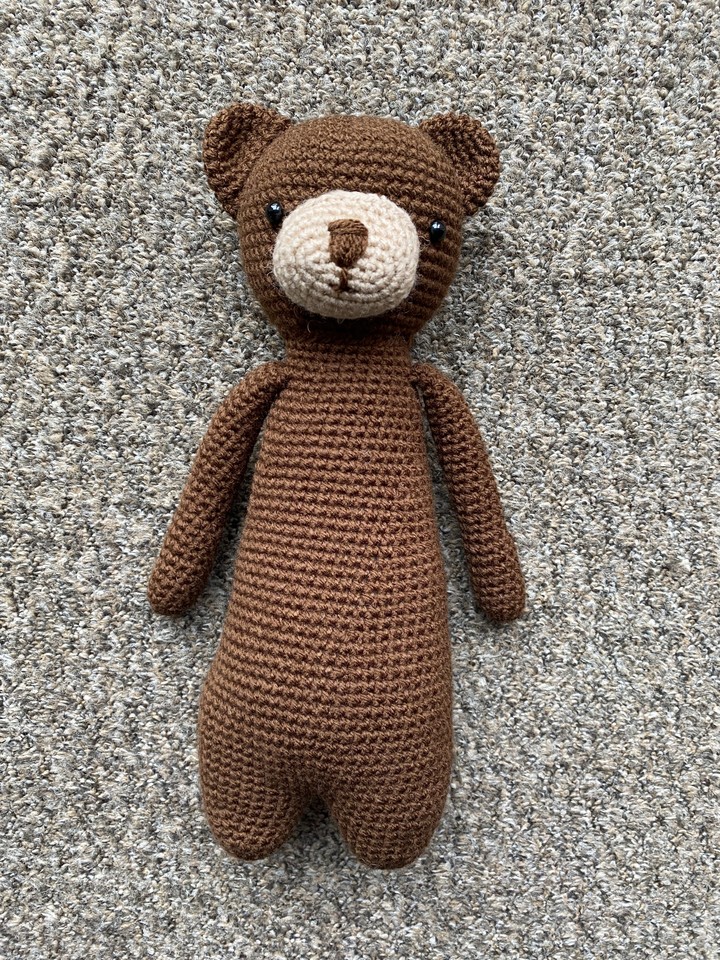 This sweet little crochet bear is looking for a home.  He promises to be no trouble!

Great gift idea for a baby or indeed any teddy bear lover 😊

bitzas.etsy.com/listing/187672…

#MHHSBD #CraftBizParty #shopindie #firsttmaster
