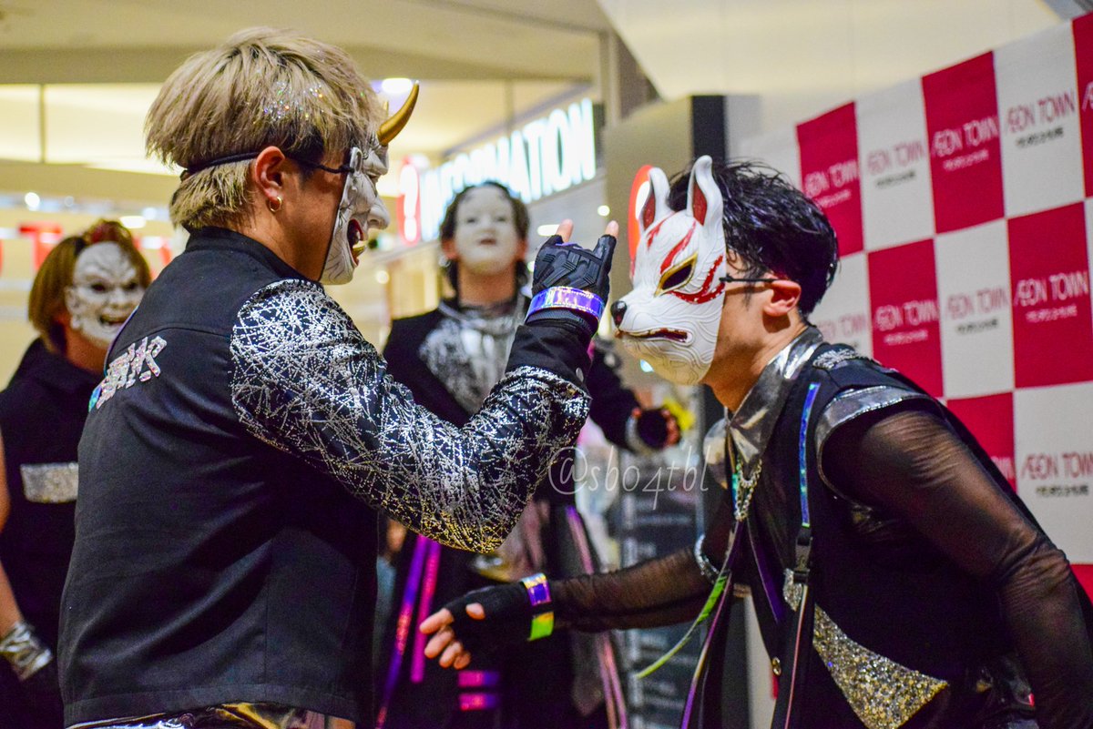 sb04tbl's tweet photo. 【0111 イオンタウンユーカリが丘 】
🖤おちゃめ組💙
✨🤘🤘✨
@hannya_omenz
@kitsune_omenz
 #般若
 #狐
 #omenz
 #OMENZ
 #百戦錬磨サイ
 #イオンタウンユーカリが丘 https://t.co/rUPZEqPRan