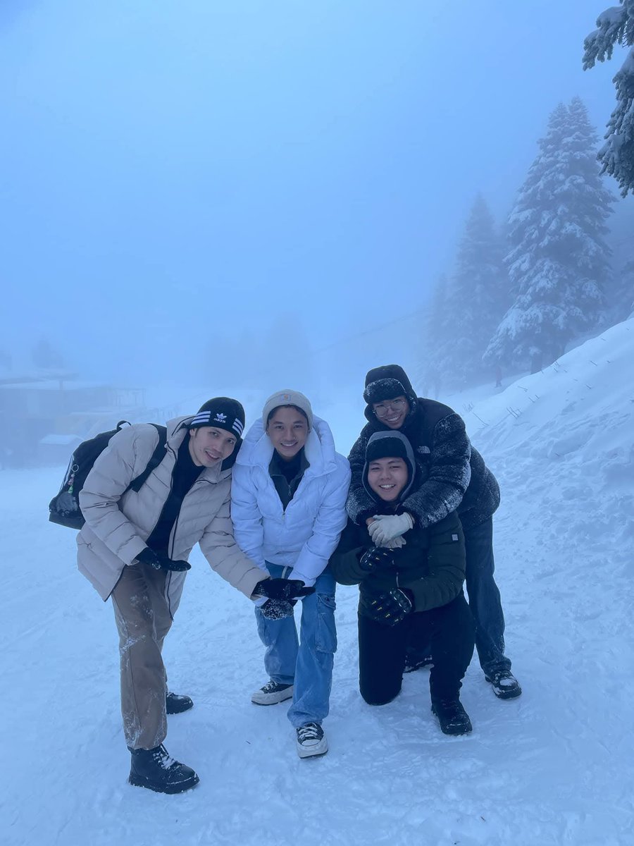 အေးချမ်းချင်ရင် ကိုကြီးနဲ့လာတွဲ ⛄❄