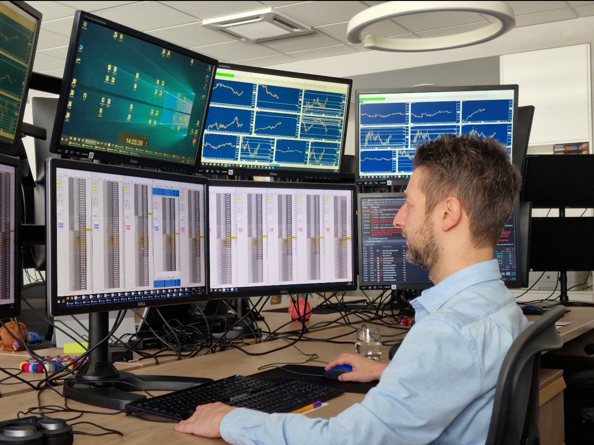 AH_AxiaFutures's tweet image. In 2016, this trader’s entire £1M + trading account vanished overnight.
A decade of discipline, precision, and elite execution—gone in an instant.
This is his story of belief, ruthless resilience, precision trading, and ultimate redemption….. a true legend in our industry…