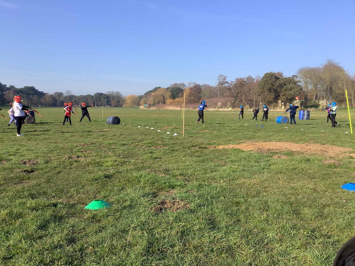 PrettygateJun's tweet image. Teams took each other on in archery tag 🎯