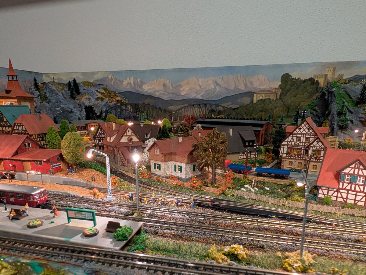 PetziPatrick's tweet image. Seit Jahren mal wieder was für's Hobby seit Kindheitstagen gegönnt.😍😍
Love my #miniclub #märklinz