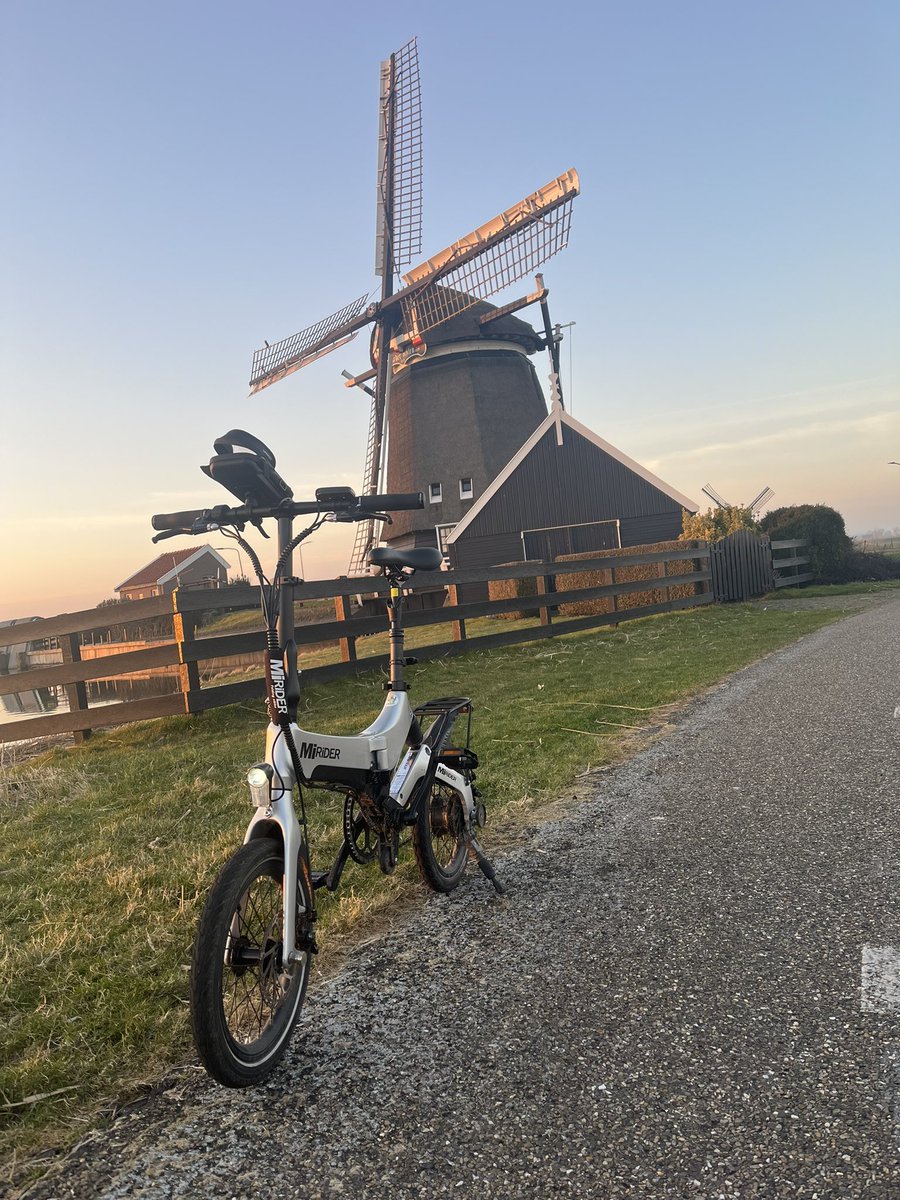 Looking at a windmill on a bike, can’t get more Holland than that, except maybe tulips <a href="/MiRiDERuk/">MiRiDERuk</a>