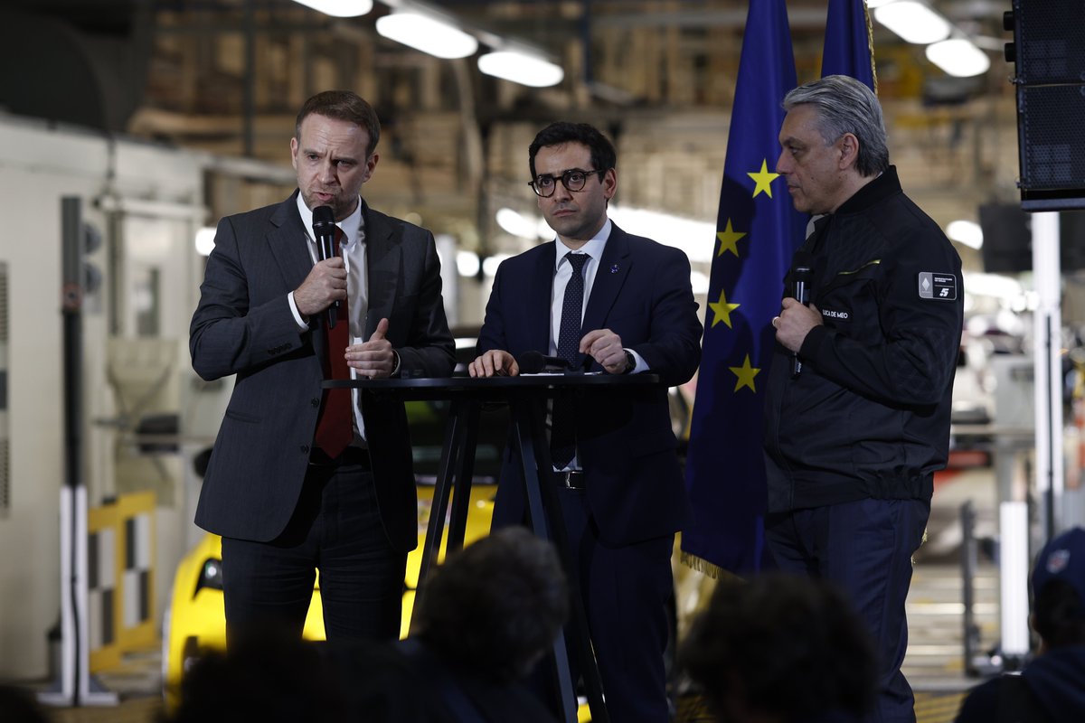 Marc Ferracci (@ferraccimarc) on Twitter photo La transition vers une industrie plus verte est en marche !
Aujourd'hui, nous avons visité l'usine ElectriCity de Renault à Douai aux cÎtés de <a href="/steph_sejourne/">Stéphane Séjourné</a> et Luca di Meo, Directeur général de <a href="/renault_fr/">Renault France</a>.
Cette usine représente une étape clé de notre réindustrialisation et La transition vers une industrie plus verte est en marche !
Aujourd'hui, nous avons visité l'usine ElectriCity de Renault à Douai aux cÎtés de <a href="/steph_sejourne/">Stéphane Séjourné</a> et Luca di Meo, Directeur général de <a href="/renault_fr/">Renault France</a>.
Cette usine représente une étape clé de notre réindustrialisation et