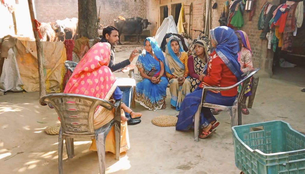 SUNILKU09300892's tweet image. आज दिनांक 05/03/25 को एंबेड प्रोजैक्ट फैमिली हैल्थ इंडिया बदायूं के द्वारा ब्लॉक आसफपुर में आशा बहिन जी एवं ग्राम समुदाय की महिलाओं के साथ मीटिंग के दौरान मलेरिया, डेंगू के बारे में जागरूक करते हुऐ l 
#Familyhealthindia
#Embed2endmalaria 
@sksomya