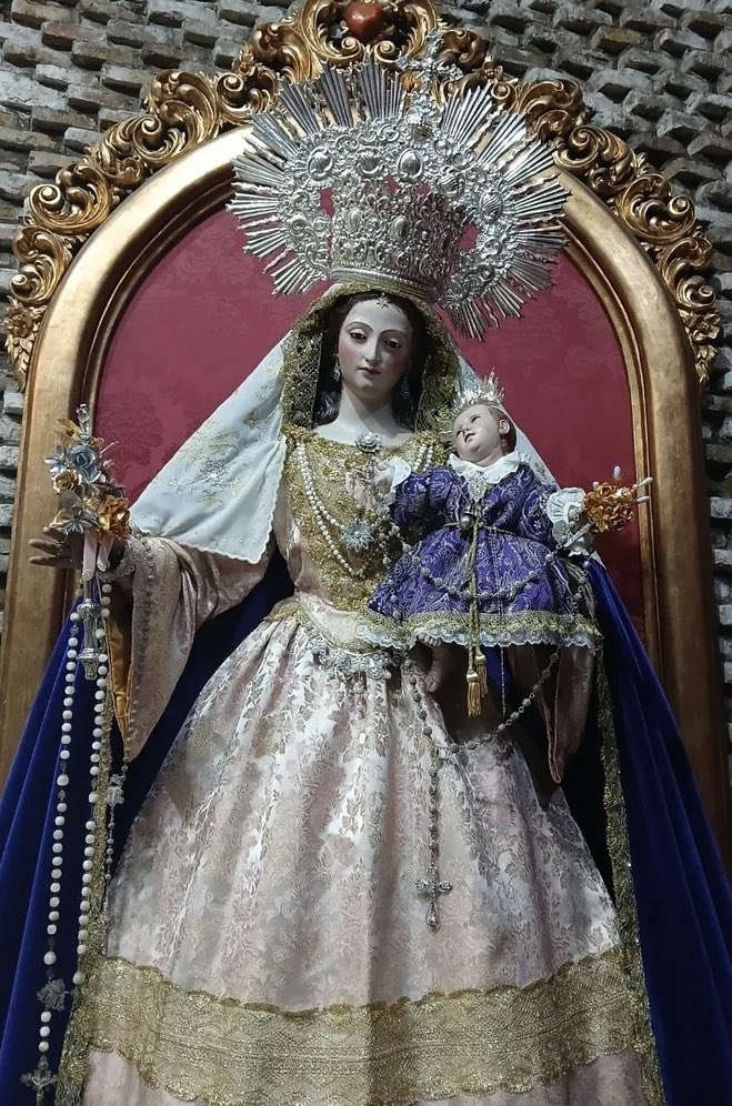 Así se presenta ataviada Nuestra Madre y Señora del Rosario, Patrona de Churriana, para el tiempo de Cuaresma y Semana Santa.