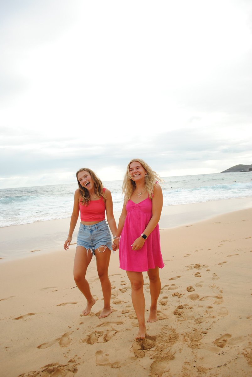 IowaStateNSE's tweet photo. good friends make life so much sweeter, but so does going to the beach everyday!!! 💗 
-
this could be you by applying for a semester away! https://t.co/SVyBNNxLoA