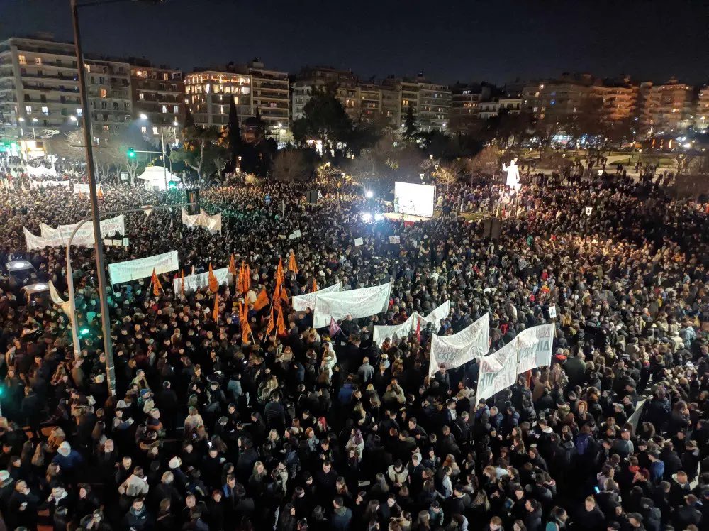 Όσοι νόμιζαν ότι τελειώσαμε ας αλλάξουν πλευρό.
Είπαμε : θα το πάμε μέχρι τέλους!
Μονο ο λαός μπορεί!
✊ #συλλαλητηριο #Τεμπη