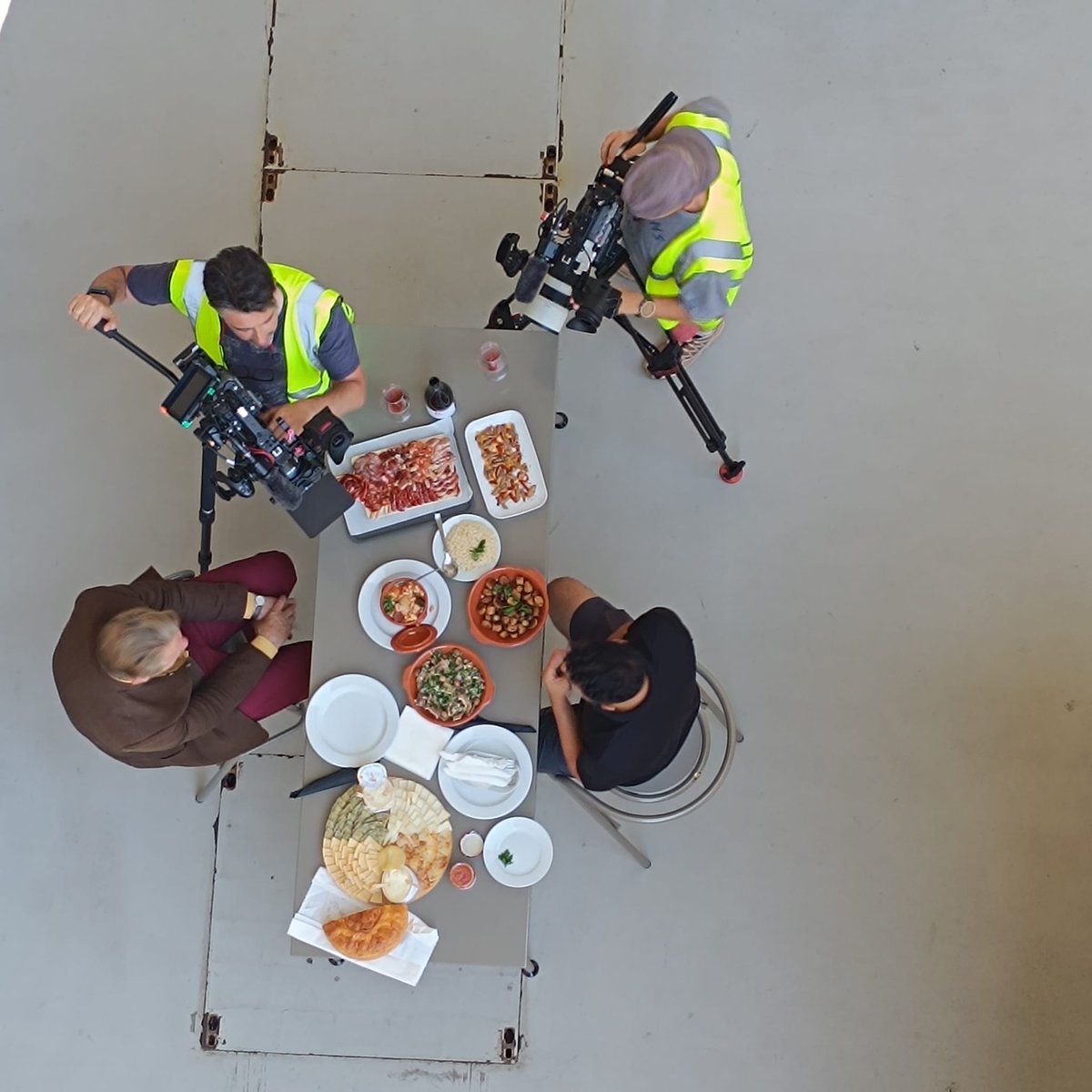 What a privilege to host <a href="/portilloandhen/">Michael Portillo</a> here in Porto and introduce him to the beautiful and delicious Bolhão Market. We showed him the magic, the story behind every vendor’s smile, and why this market isn’t just a stop - it’s the city's heart! And by the end? Yeah, he got it!💙