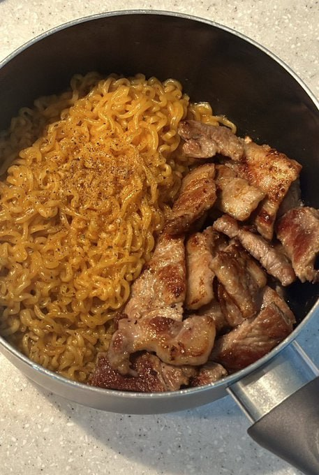 Design_maker21's tweet image. Is that beef or pork?
Either way, it looks amazing!