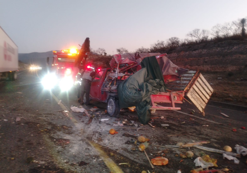 #TomePrecauciones en #Puebla se registra cierre parcial de circulación por #Accidentevial cerca del km.026+700 carretera (570)Cuacnopalan-Oaxaca. Atienda indicación vial.