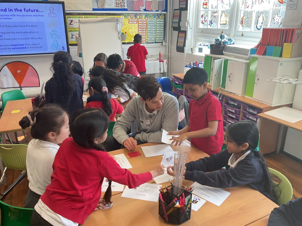 MayflowerSch's tweet image. An insight into future careers #WOWW #WorldofWorkWeek #Year4 #LKS2 #LearningJourney #Corita