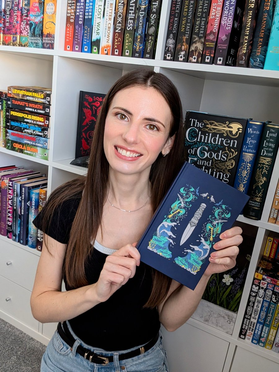scrimscribes's tweet image. RELEASE DAY! ๐ฅณ Mists of Memory is out now!
It took a while getting here, but I am so proud of this book. I've put so much into this story, these characters, all the things readers loved about Sea of Souls, and I truly hope it was worth the wait. ๐ค
Book details below ๐๐