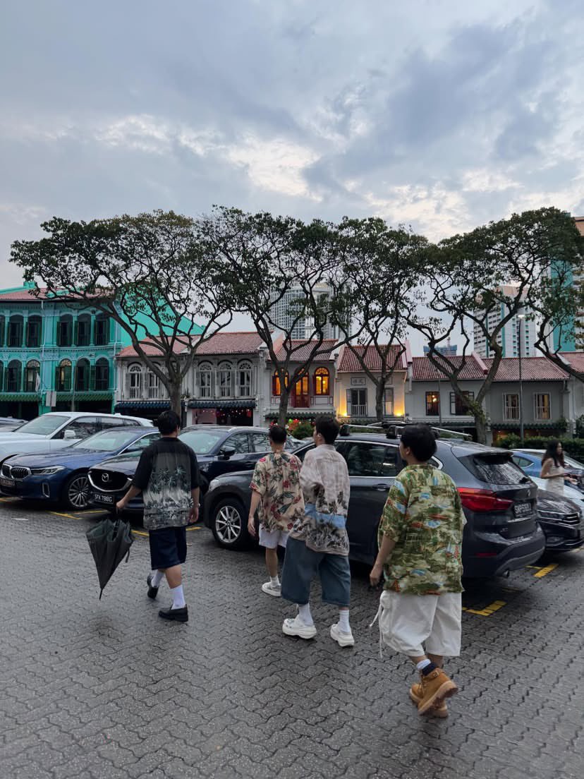 Đã có lúc anh thấy nước mắt em lưng tròng
Rồi lại cất hết chất chứa ấy giữ sâu trong lòng
Chỉ một mình em biết, chỉ một mình ôm hết

XƯƠNG RỒNG x STB
#VisitSingapore
#XuongRonginSingapore