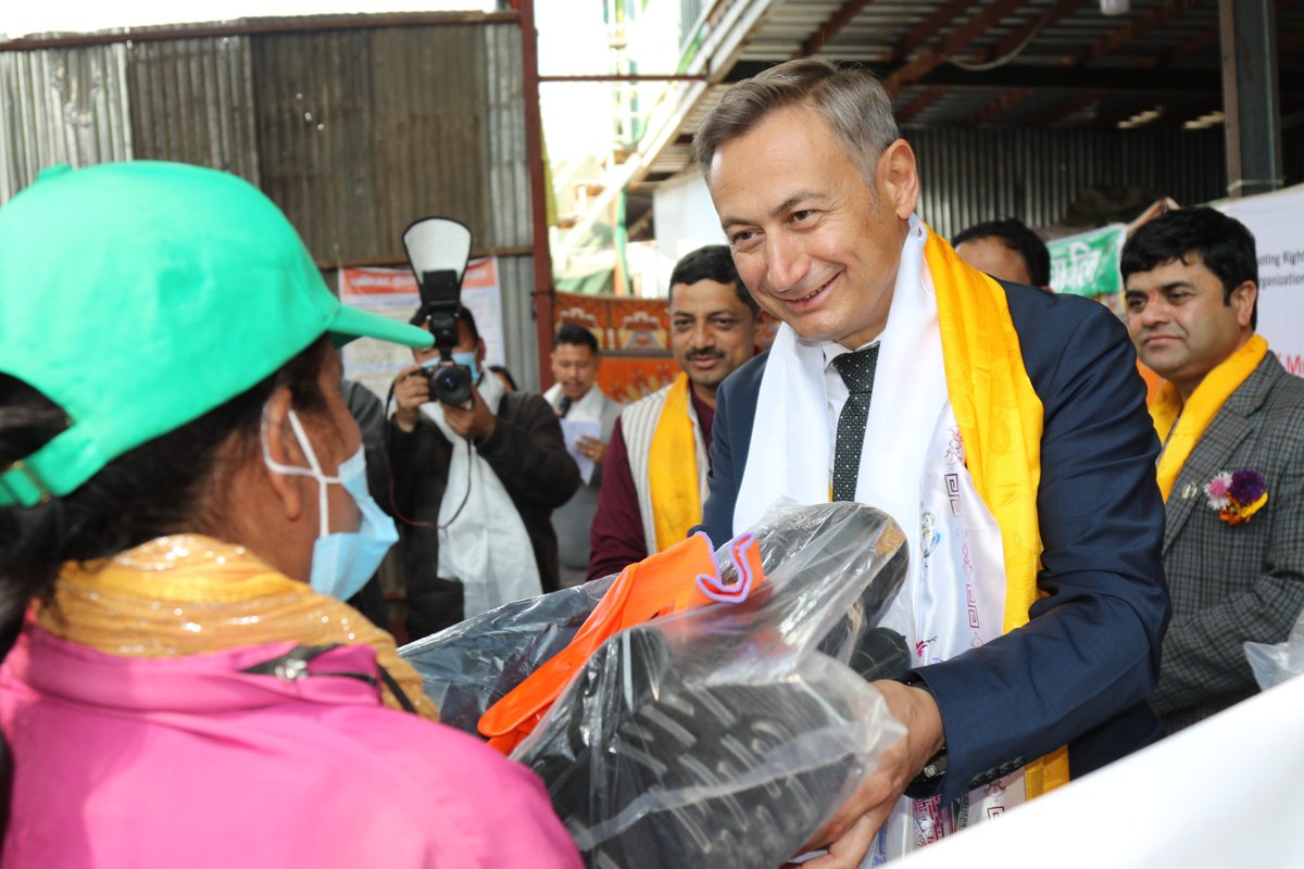 Waste workers play a vital role, yet many lack proper safety gear. <a href="/ILO_Nepal/">ILO Nepal</a>, in collaboration with SWMAN, distributed PPE kits to safeguard workers from injuries &amp; health risks. A step towards formal, safe &amp; dignified jobs! <a href="/NumanOzcann/">Numan Ozcan</a>