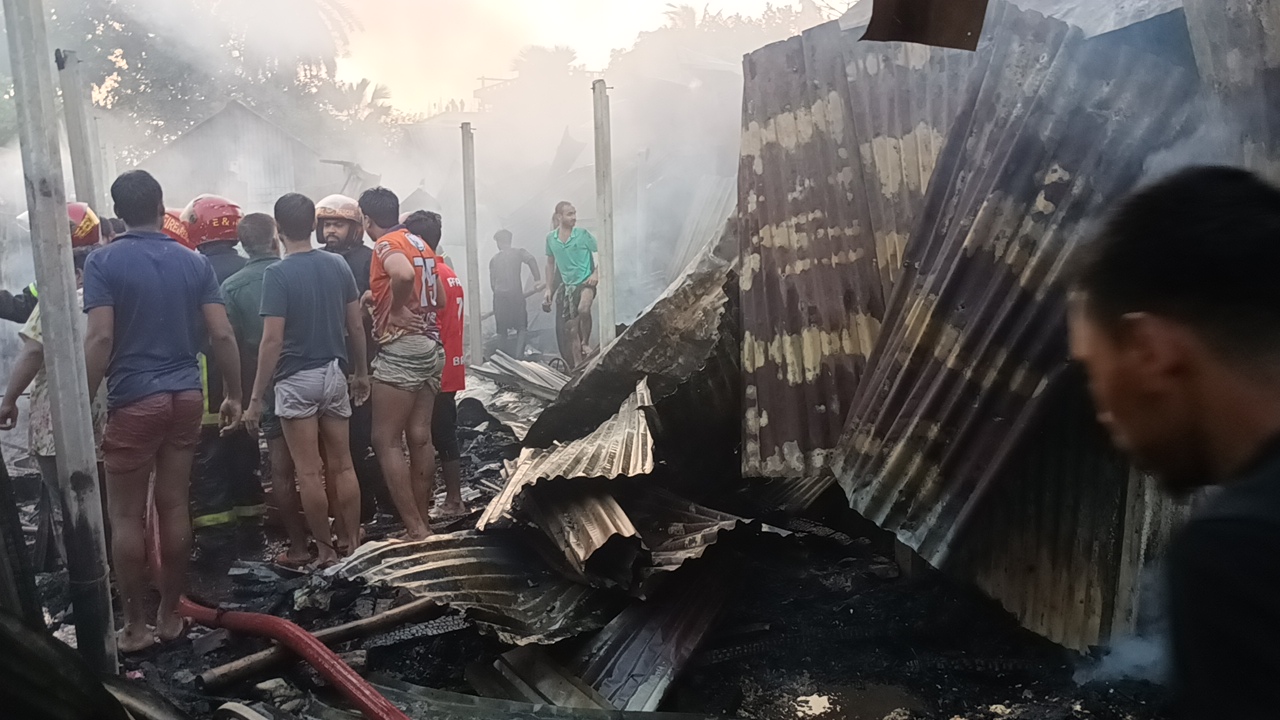 কালিয়াকৈরে আগুনে পুরলো ২০ কক্ষ,বেপক ক্ষয়ক্ষতি