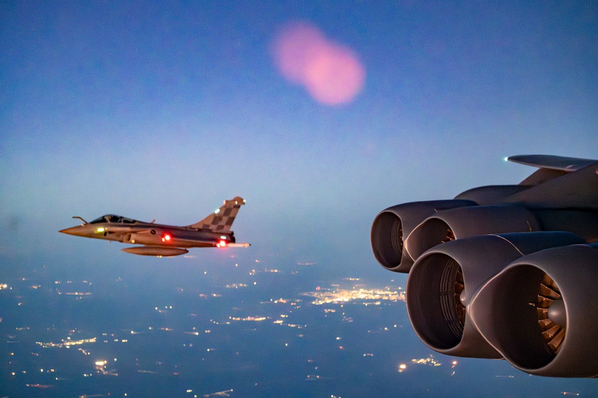 US_EUCOM's tweet image. Wing-tip Wednesday! 

Bomber Task Force 25 is in full swing! The deployment of U.S. forces in Europe demonstrates ongoing commitment to NATO Allies, ensuring a free and peaceful Europe. #agileforces #agility #dynamicsecurityenvironment #transatlantibond