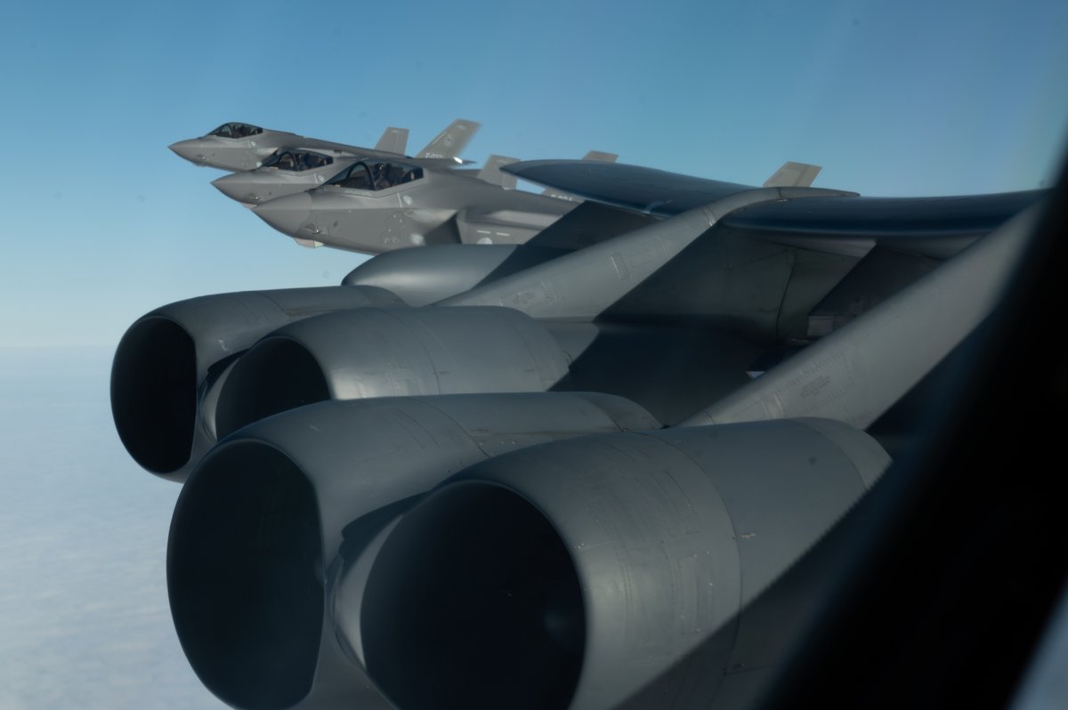 US_EUCOM's tweet image. Wing-tip Wednesday! 

Bomber Task Force 25 is in full swing! The deployment of U.S. forces in Europe demonstrates ongoing commitment to NATO Allies, ensuring a free and peaceful Europe. #agileforces #agility #dynamicsecurityenvironment #transatlantibond