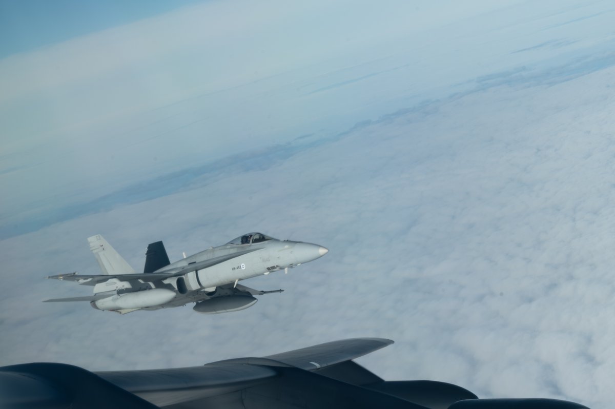 US_EUCOM's tweet image. Wing-tip Wednesday! 

Bomber Task Force 25 is in full swing! The deployment of U.S. forces in Europe demonstrates ongoing commitment to NATO Allies, ensuring a free and peaceful Europe. #agileforces #agility #dynamicsecurityenvironment #transatlantibond