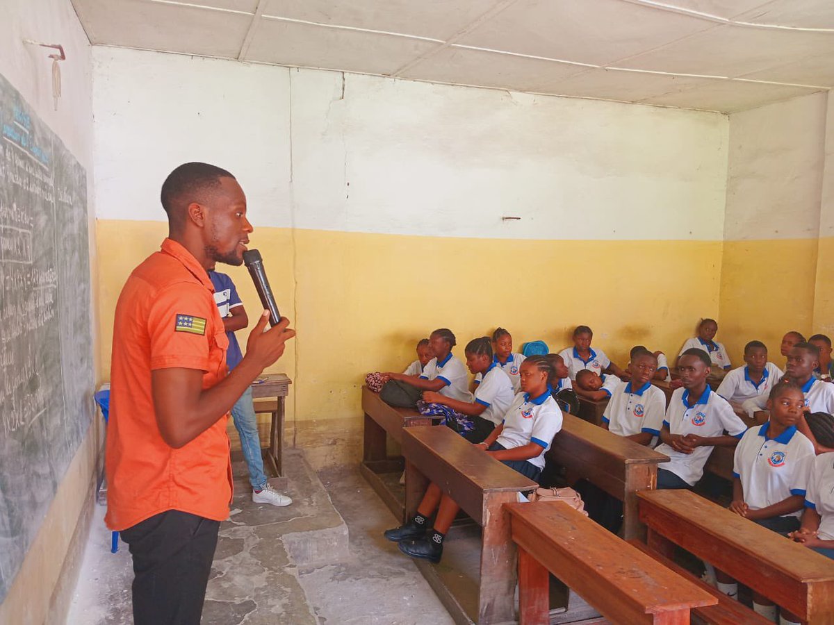 Hermanmat02's tweet image. Le Syndicat des Chômeurs au Congo a échangé avec la jeunesse de C.Sainte-Anne sur l’éveil patriotique et la sauvegarde de notre héritage national. Une nation forte repose sur une jeunesse consciente de son histoire et engagée pour son avenir.#prisedeconscience #CongoDeDemain