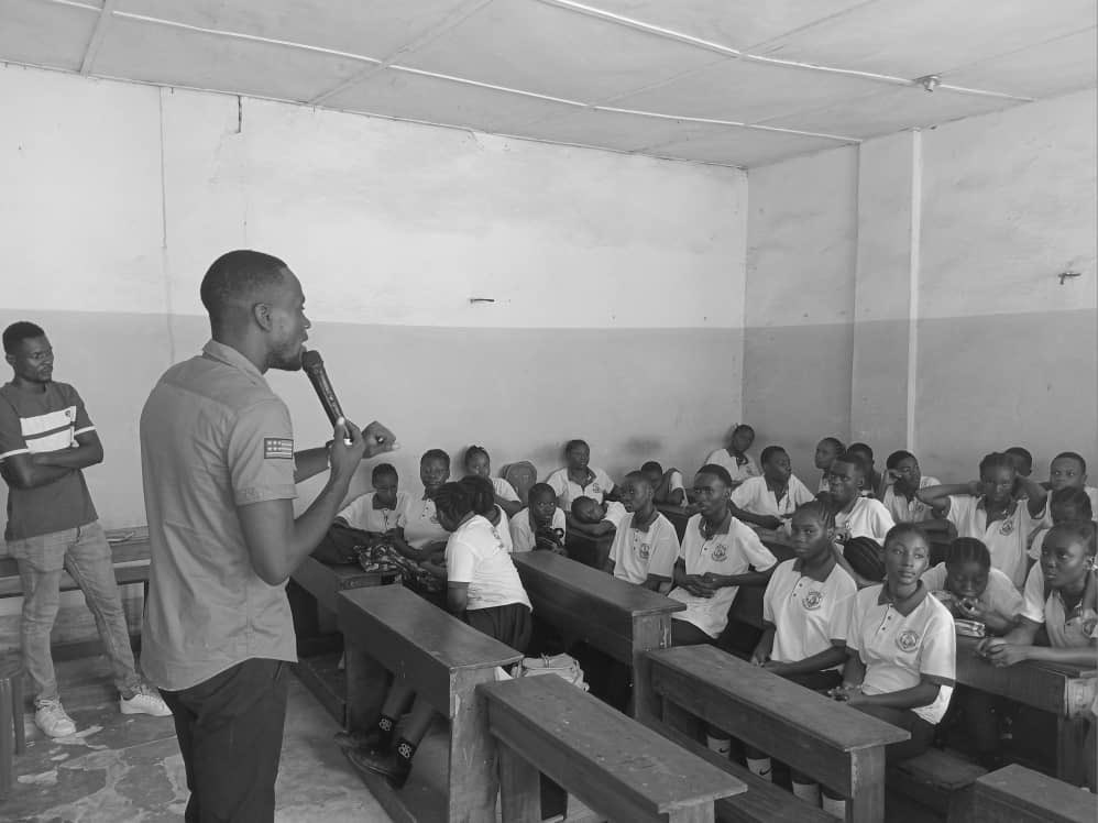 Hermanmat02's tweet image. Le Syndicat des Chômeurs au Congo a échangé avec la jeunesse de C.Sainte-Anne sur l’éveil patriotique et la sauvegarde de notre héritage national. Une nation forte repose sur une jeunesse consciente de son histoire et engagée pour son avenir.#prisedeconscience #CongoDeDemain