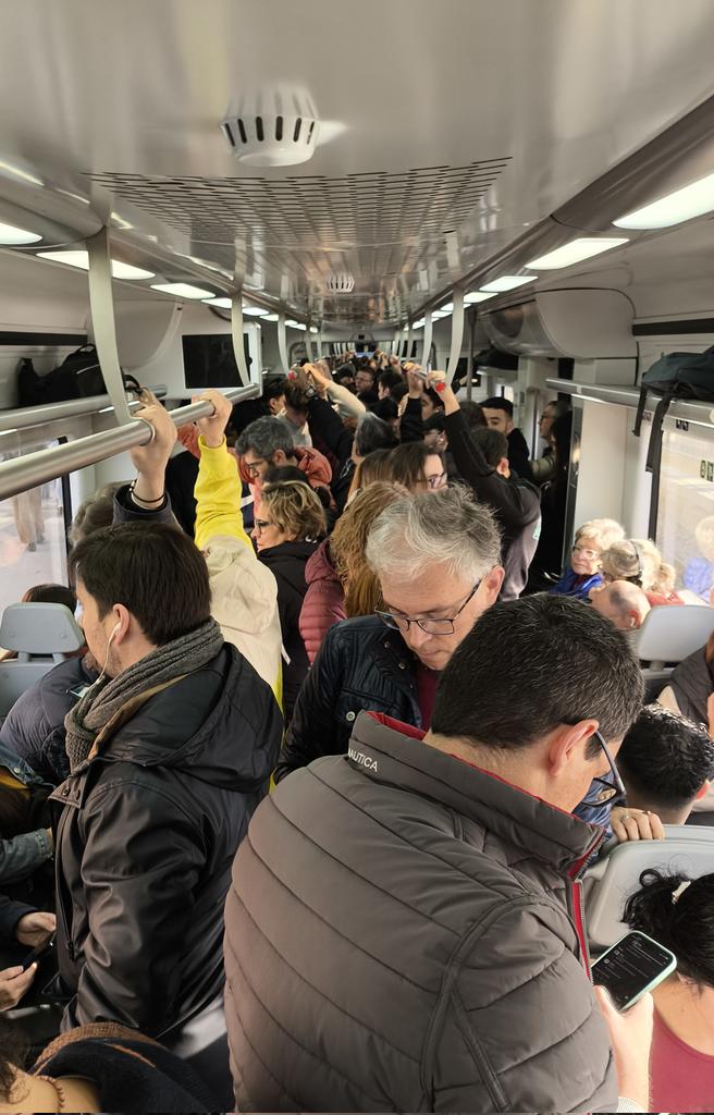 La increïble però certa història de <a href="/rodalies/">Rodalies Catalunya</a> <a href="/renfe/">Renfe</a> i la seva habilitat de fer desaparèixer trens a la <a href="/R2Nord/">R2NORD</a> 

Avui dos a l'anada i, de moment, un a la tornada.