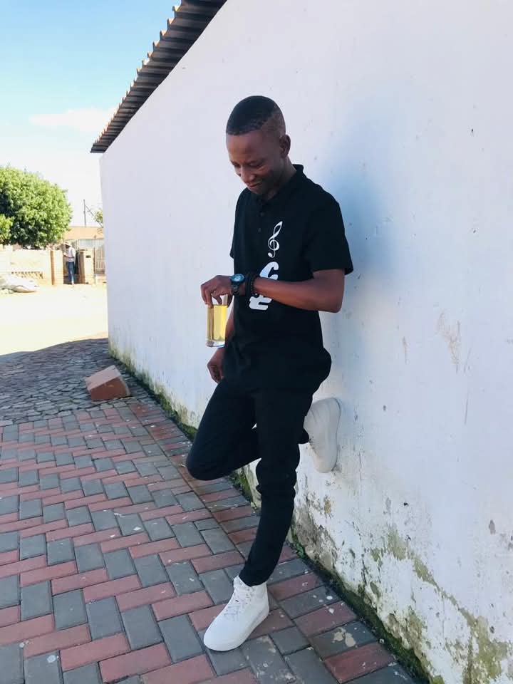 iceberg_deejay's tweet photo. #uMjoloWithAzola
Still single
Based Standerton M. P
Who cares about age
William https://t.co/69ku42i86b