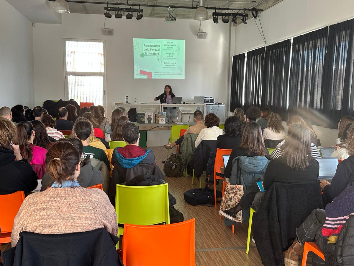 CRP, ELIC i EAP d'Esplugues i Sant Just Desvern (@sebll8) on Twitter photo La #XdC5 avui ha reflexionat sobre la llengua com a element transversal a les àrees. Ens ha acompanyat la Núria Sárria i les LICs de la nostra zona. #laxarxa <a href="/xarxaCb/">Xarxa de Competències</a> <a href="/SEiXarxes/">Xarxes i Serveis educatius</a> <a href="/BaixLic/">ELIC-Baix Llobregat</a> La #XdC5 avui ha reflexionat sobre la llengua com a element transversal a les àrees. Ens ha acompanyat la Núria Sárria i les LICs de la nostra zona. #laxarxa <a href="/xarxaCb/">Xarxa de Competències</a> <a href="/SEiXarxes/">Xarxes i Serveis educatius</a> <a href="/BaixLic/">ELIC-Baix Llobregat</a>