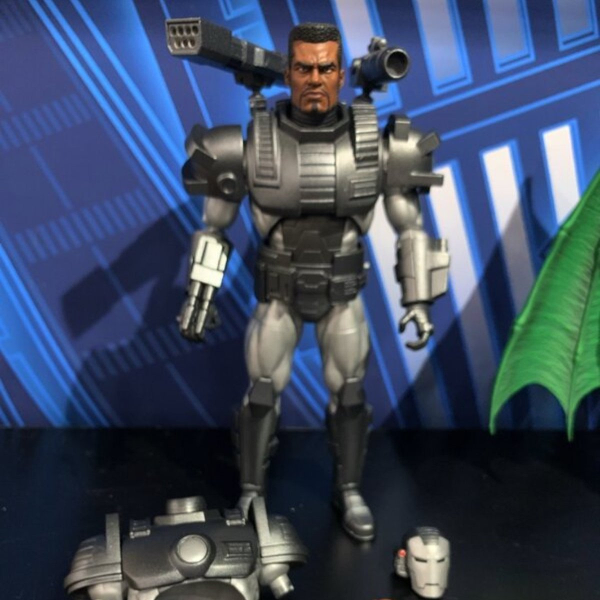 Mephitsu's tweet image. I did initially skip over the Marvel Select display images from New York Toy Fair as Diamond had nothing new on display. However, the new Hobgoblin does include a new interchangeable mask feature

mephitsu.co.uk/post/new-york-…

#MarvelSelect #DiamondSelect #NewYorkToyFair