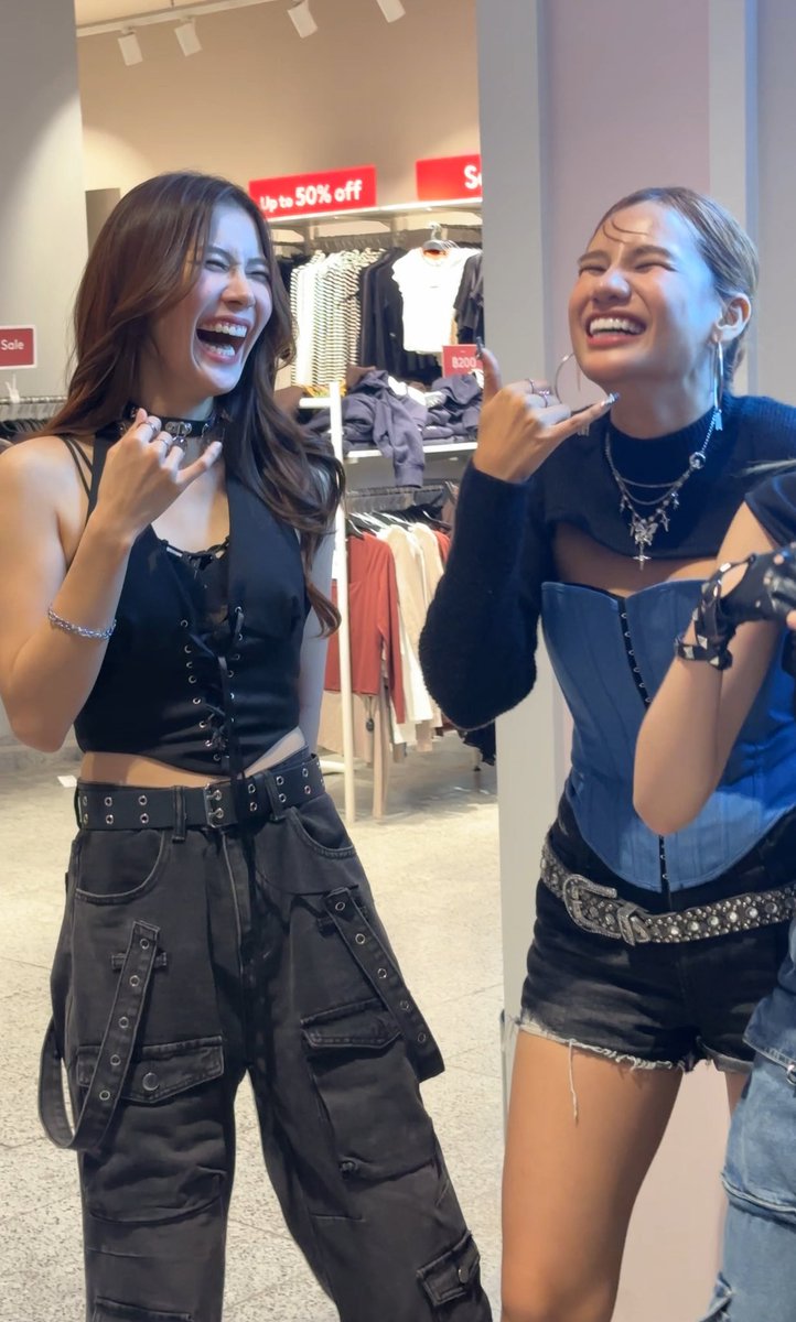 cre_m23's tweet photo. วันนี้โดนเส้นนนนมาก 2 คนนี้55555555
#andaanunta #ท้องฟ้าของอันดา #Pindanitaaa
#single2cosmossun
#HMMusicStudio #HMcentralworld https://t.co/hWAPTHxOmY