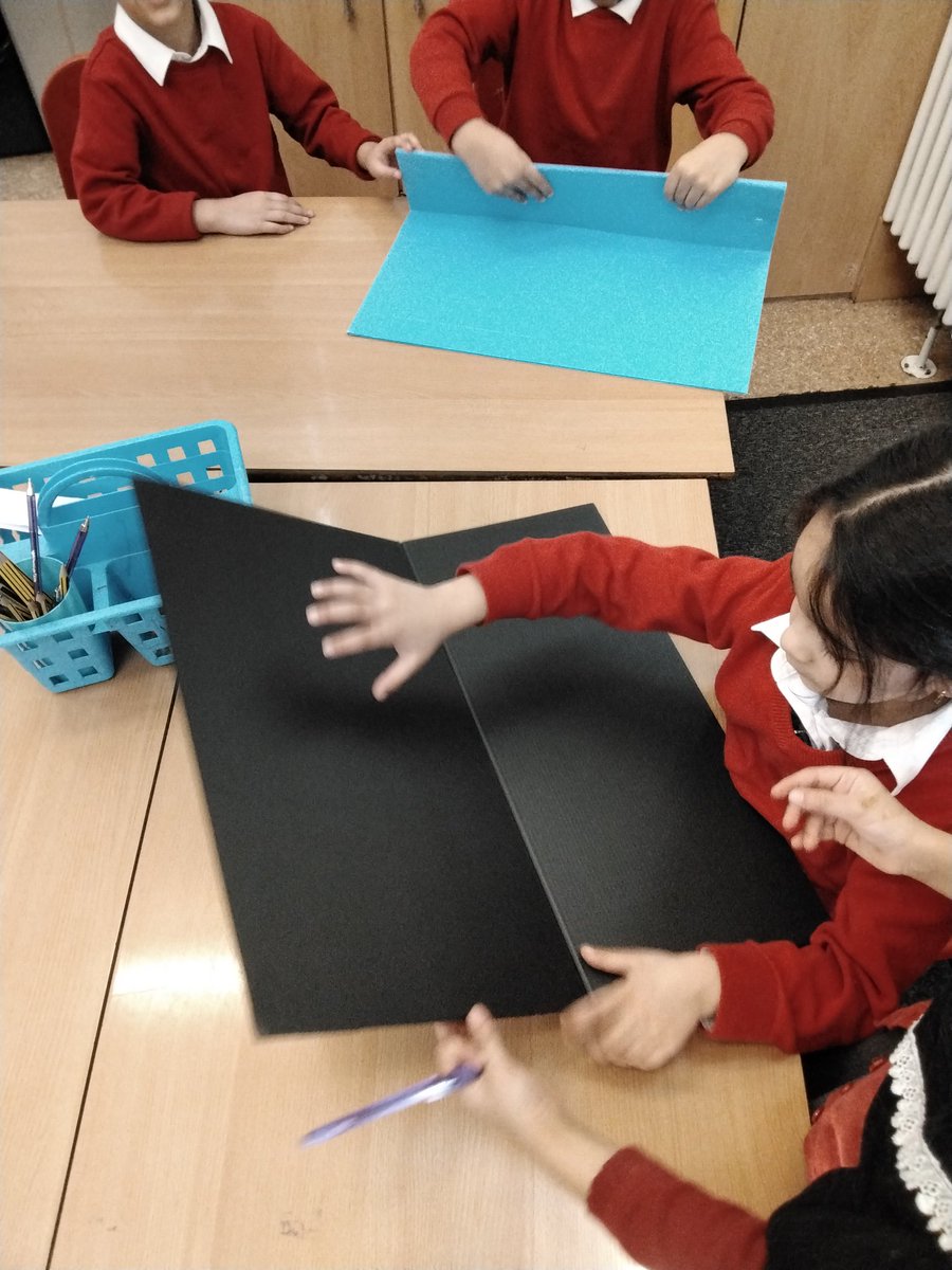 LeighPrimary's tweet image. Today 1H in DT explored and investigated different materials. #DT #structures #bridge