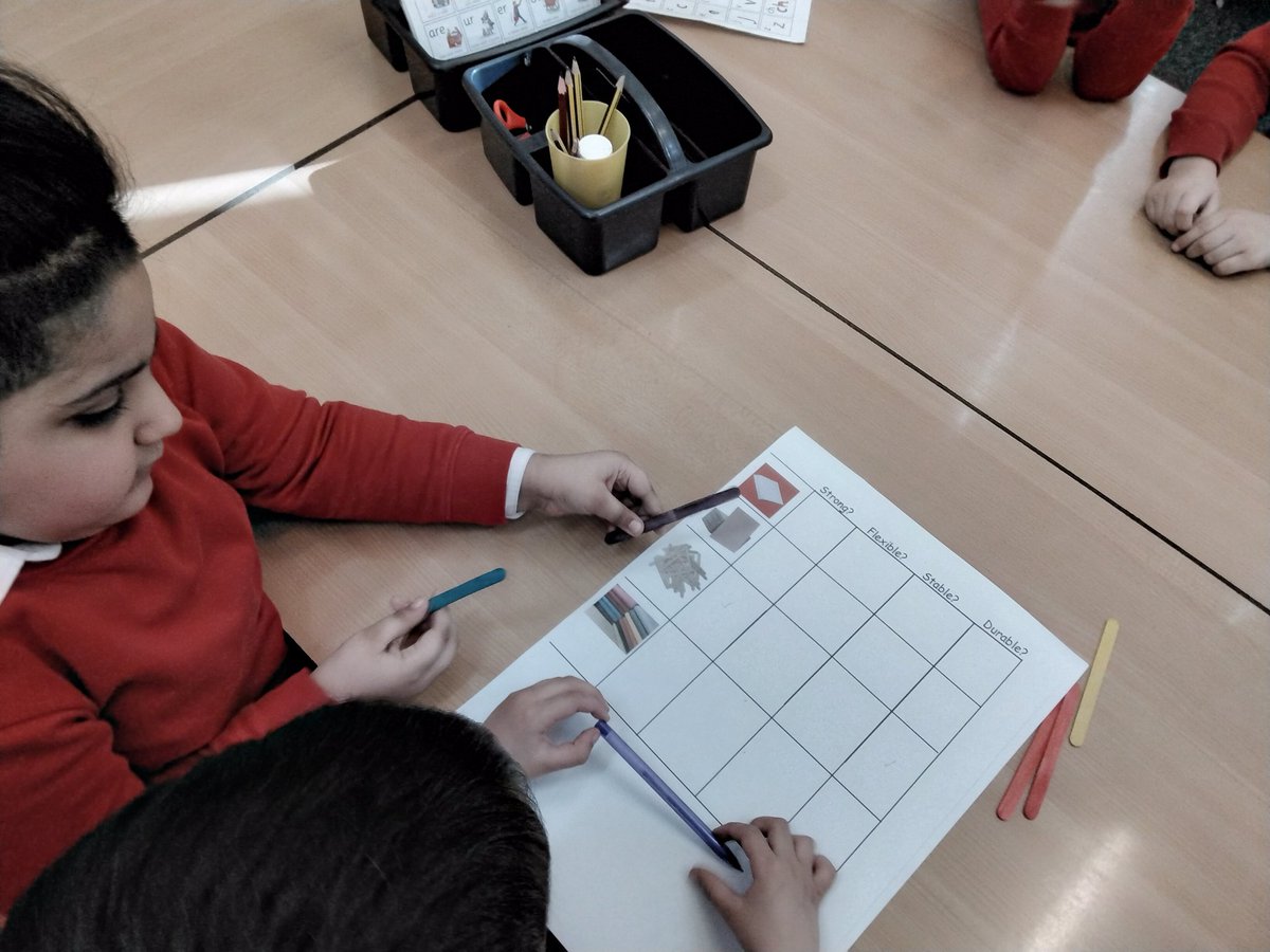 LeighPrimary's tweet image. Today 1H in DT explored and investigated different materials. #DT #structures #bridge