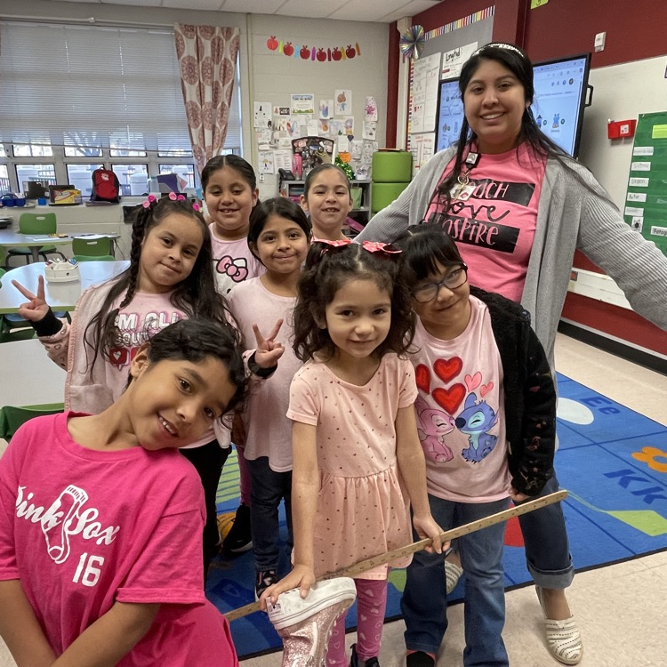 LasPalmasEISD's tweet image. On Wednesday we wear pink and spread kindness around all day! ¡El miércoles usamos color rosa y difundimos amabilidad todo el día! #LPEPawsUp 💖