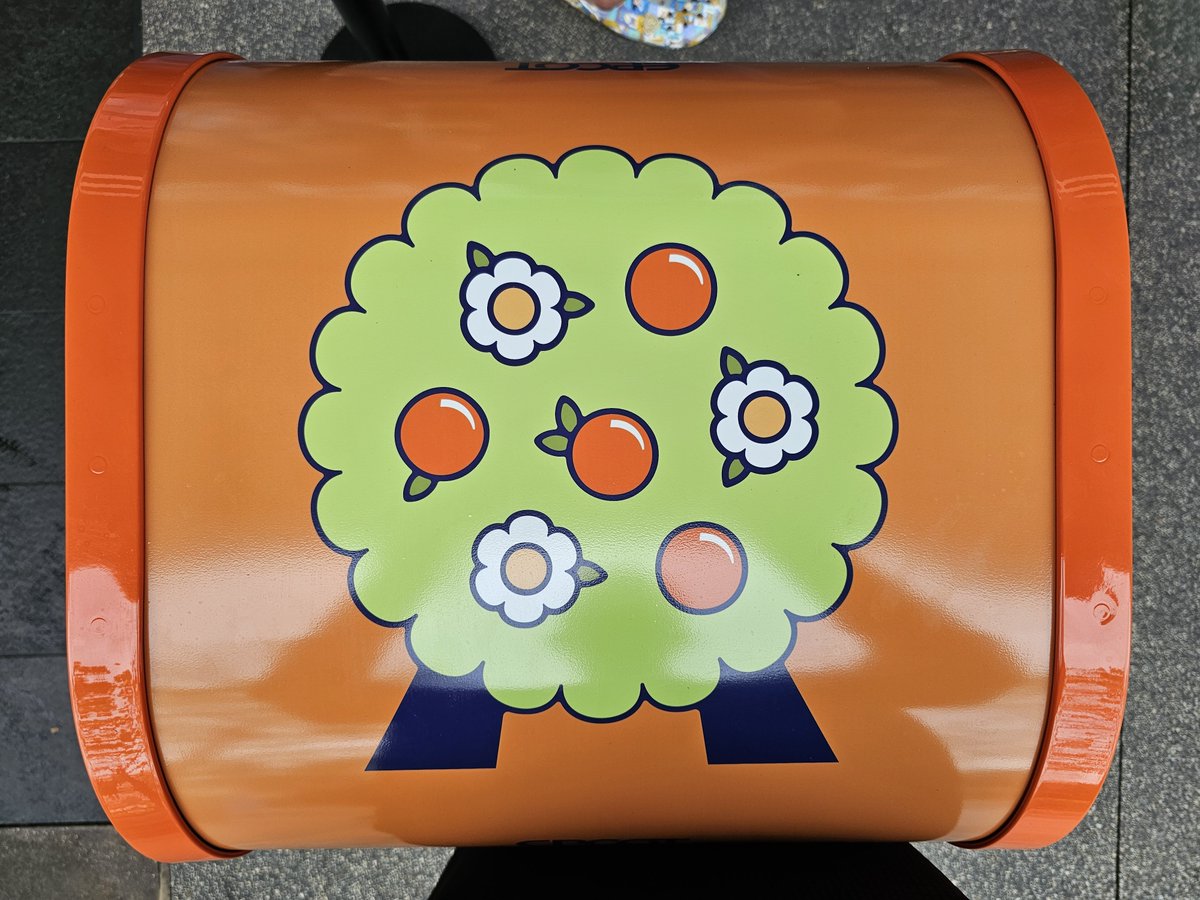 DrewDisneyDude's tweet photo. ORANGE BIRD EPCOT FLOWER &amp; GARDEN FESTIVAL TRASH CAN 🚨 https://t.co/r8xKi5SkbF