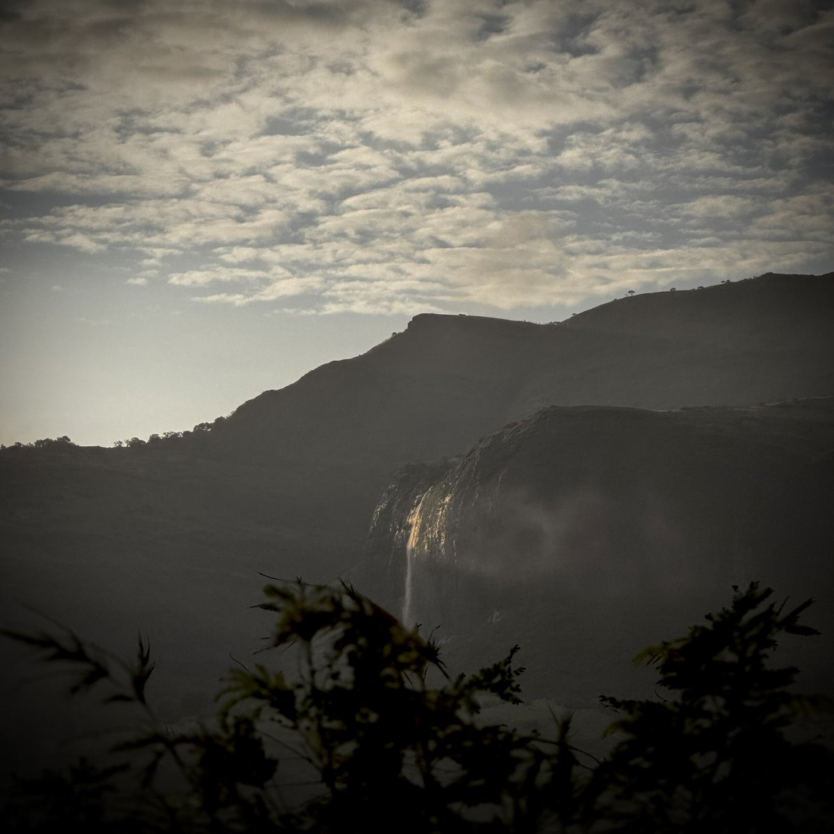 FramesOfSheth's tweet photo. People are like passing clouds—
Some are dark with rain, yet none ever remain.
Some bring in storms,
Some bring light,
Some just stir up a mess inside
But why hold on ?
Why get caught up?
Let them pass, 
Let them fade,
Focus on sunshine and not the shade.. https://t.co/HniRmi5US8