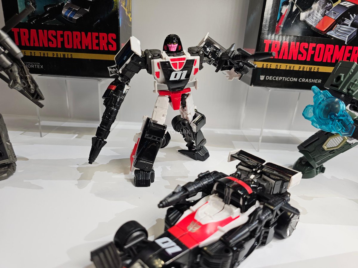 AssGobots's tweet image. A bunch of transformers toys were revealed at Toy Fair 2025, including the deluxe class figures for wave 2 of Age of the Primes, one of them being Crasher who is just an unchanged reissue of her Velocitron figure however this will technically be the first ever Gobot to... 1/2