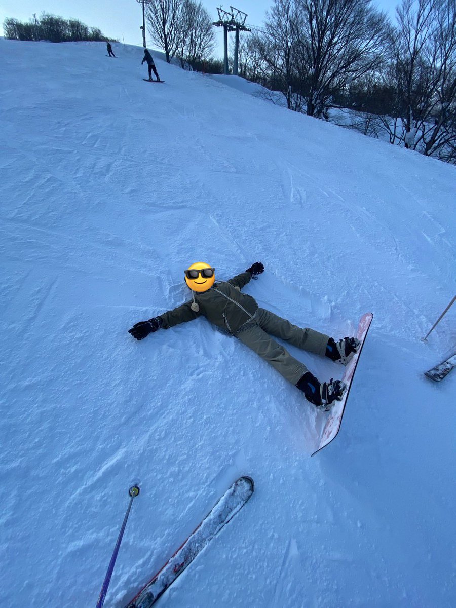 chalten_gcc's tweet image. 学習院大学クライミング愛好会Chaltenです
2.27-2.28に冬合宿でGALA湯沢に行ってきました⛄️
運動神経の良い部員が多く、ほぼみんなスキースノボを乗りこなしていました！
もちろん、スキースノボが出来ない人も食事や温泉を楽しみました☺️
 #春から学習院  #春からGU  #春からgwc 
 #春からgu