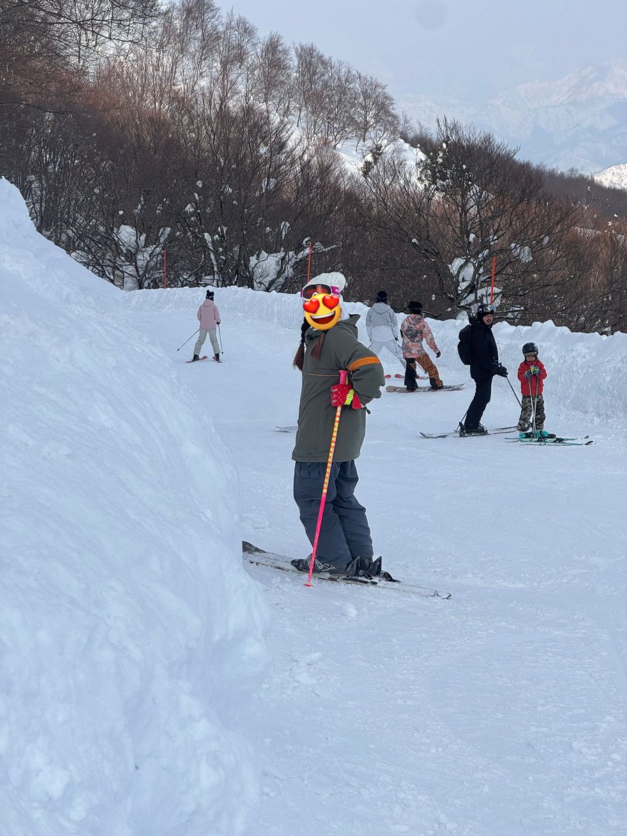 chalten_gcc's tweet image. 学習院大学クライミング愛好会Chaltenです
2.27-2.28に冬合宿でGALA湯沢に行ってきました⛄️
運動神経の良い部員が多く、ほぼみんなスキースノボを乗りこなしていました！
もちろん、スキースノボが出来ない人も食事や温泉を楽しみました☺️
 #春から学習院  #春からGU  #春からgwc 
 #春からgu