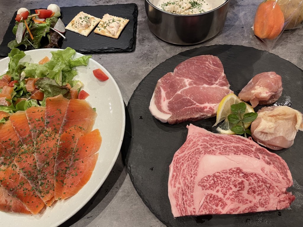 Harupex_'s tweet photo. 人生初のグランピング！！
雪が降る中の貸切サウナ露天風呂も最高だった🥲 https://t.co/9IqY6voDeV