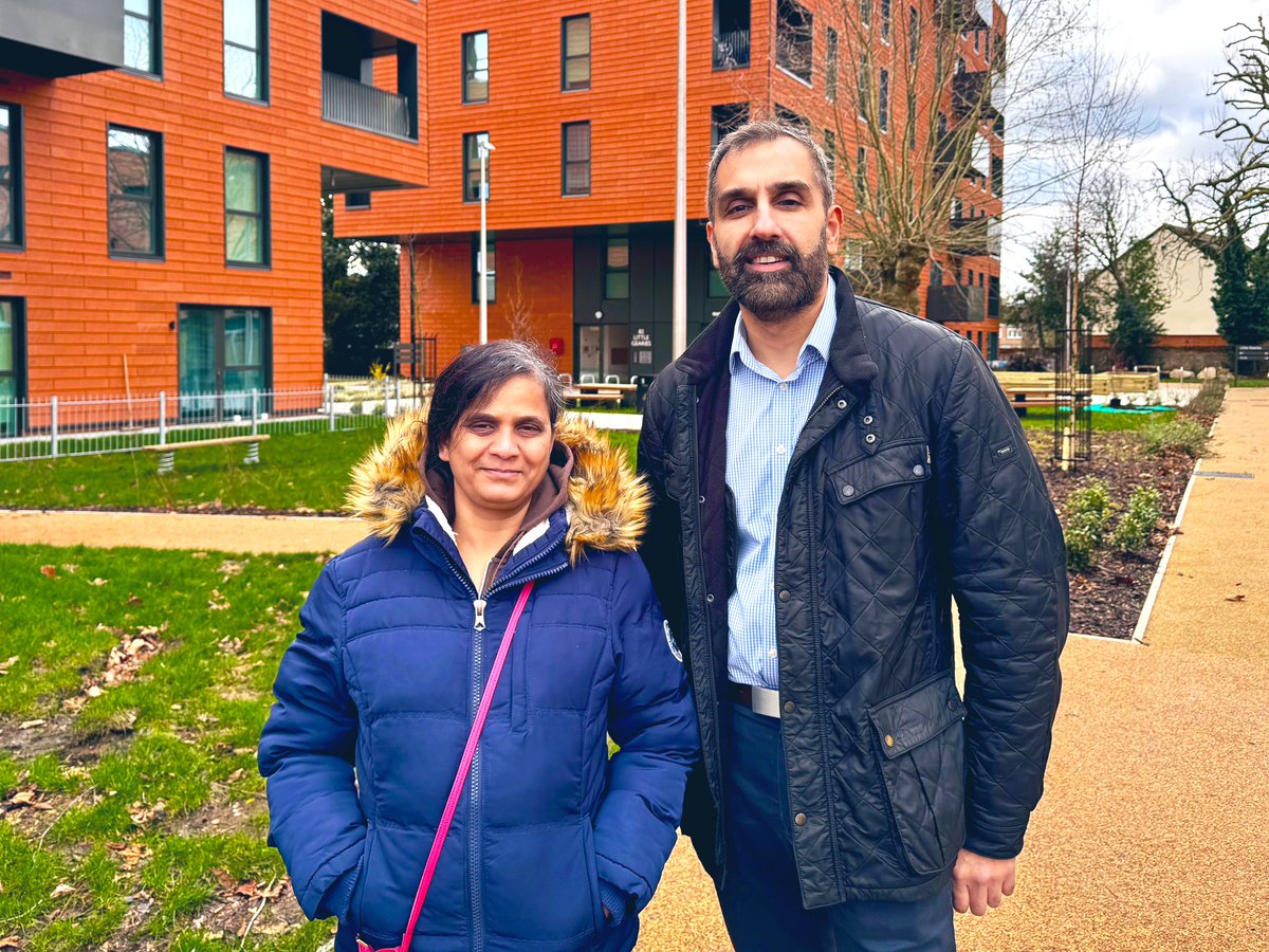 KamRai7's tweet image. Last week I was delighted to open the completed Little Gearies project, 103 new council homes in Barkingside.

I met Bhanu, who spent yrs in a bedsit &amp;amp; now has a 3-bed flat and space for her twin daughters. A reminder of the impact of council services.

orlo.uk/DLDYx