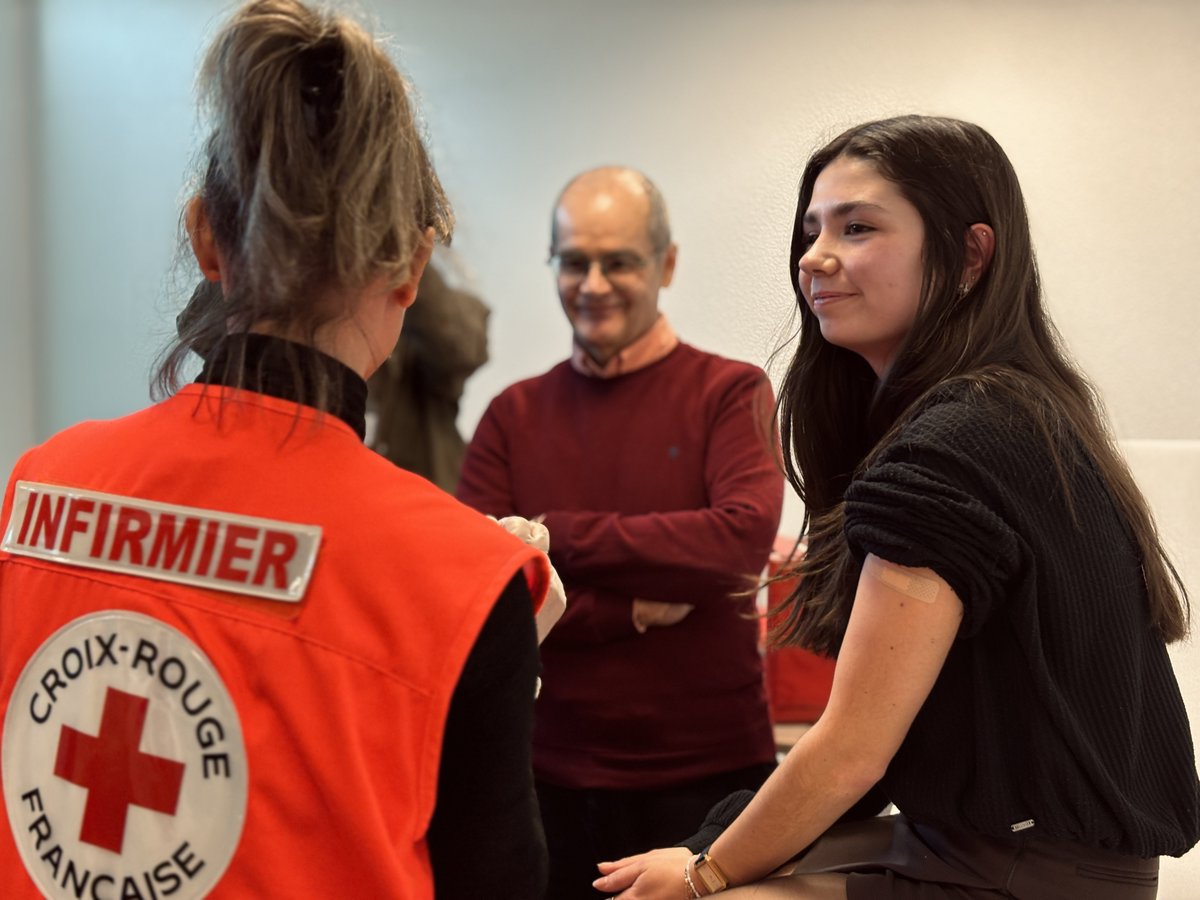 Santé | Des questions sur la circulation du Méningocoque B et la vaccination ? Un numéro vert est à votre disposition : 0800 35 00 17 (appel gratuit - service ouvert du lundi au vendredi, de 10h à 17h) 📲
🖥️Retrouvez toutes les dernières informations ici➡️ ac-rennes.fr/campagne-de-va…