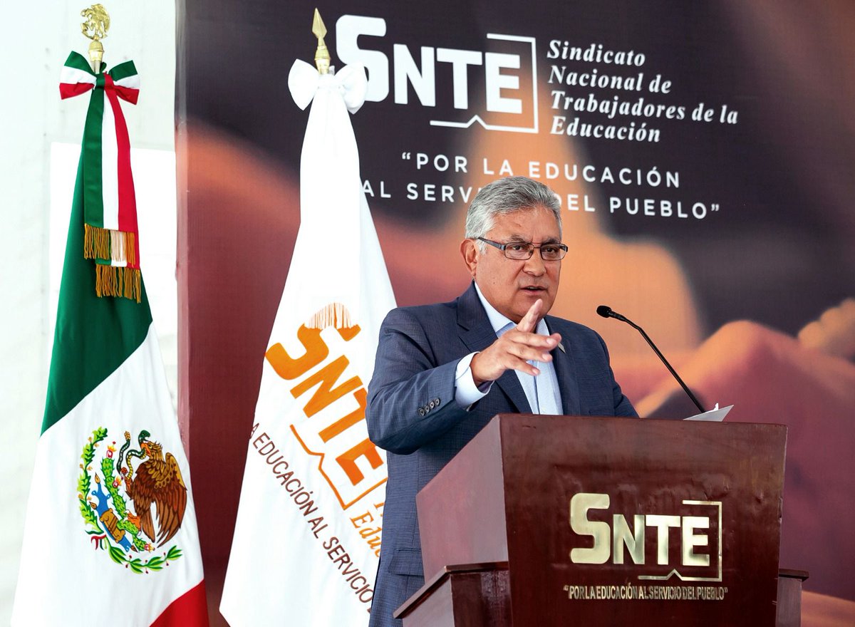Seccion36Ofic's tweet photo. Presidenta @Claudiashein: El #SNTE, encabezado por su líder nacional, le refrenda que ante cualquier desafío para el país, cuenta con el respaldo de los trabajadores de la educación. Es tiempo de unidad para fortalecer a México.
#AlZócaloConMiPresidenta
https://t.co/AwqXufUvIR https://t.co/KUh6IIThl4