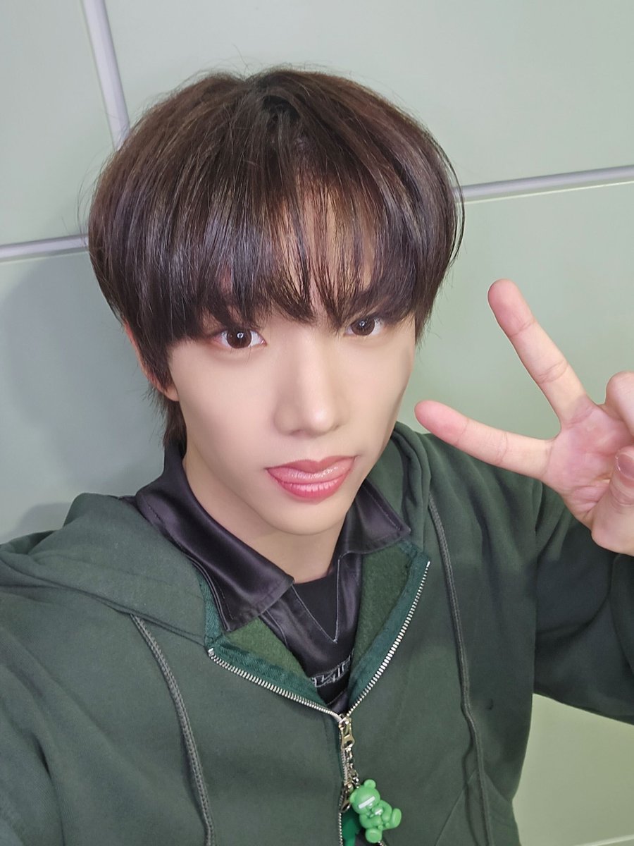 [#광진시티보이]
첫 컴백 활동 막방ㅠㅠ
아쉬운 순간도 힘든 순간도 많았지만 이번 활동하며 너무 즐거웠고 행복한 기억들만 남기고 가는것 같아요. 정말 멤버들과 밤낮으로 연습하고 피드백 나누며 이번 활동 정말 열심히 준비했었는데 그 과정에서 마음 속 깊이 담아둔 속마음들도 얘기하며 더